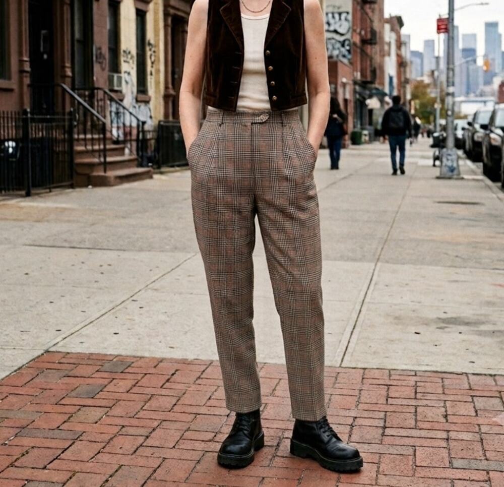 90s Vibe Lilly's Plaid Slacks, size 10, slightly tapered ankle length